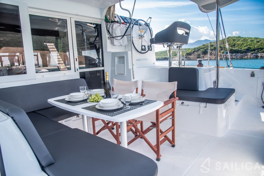 Lagoon 40 - Yacht Charter Sailica