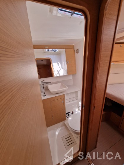 Dufour 520 GL - Yacht Charter Sailica
