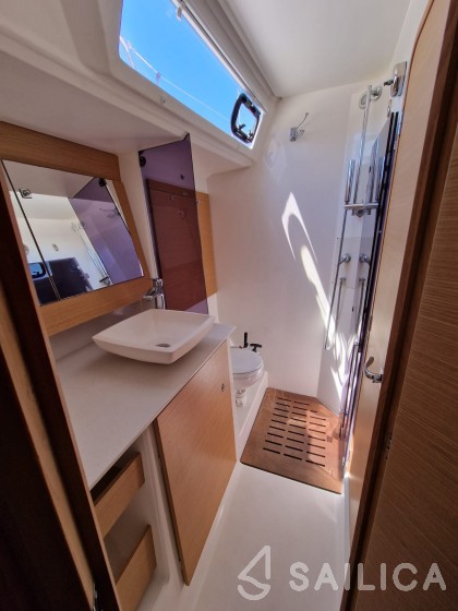 Dufour 520 GL - Yacht Charter Sailica