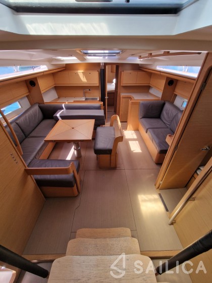 Dufour 520 GL - Yacht Charter Sailica