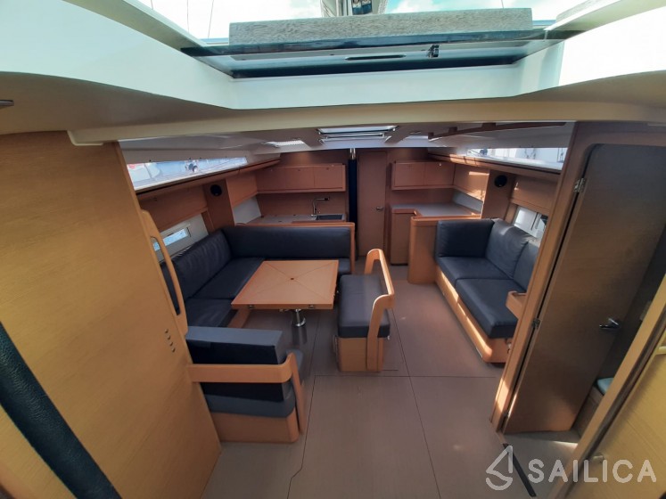 Dufour 520 GL - Yacht Charter Sailica