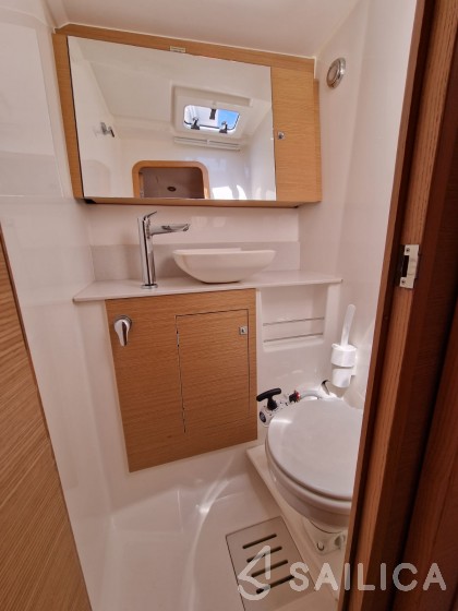 Dufour 520 GL - Yacht Charter Sailica