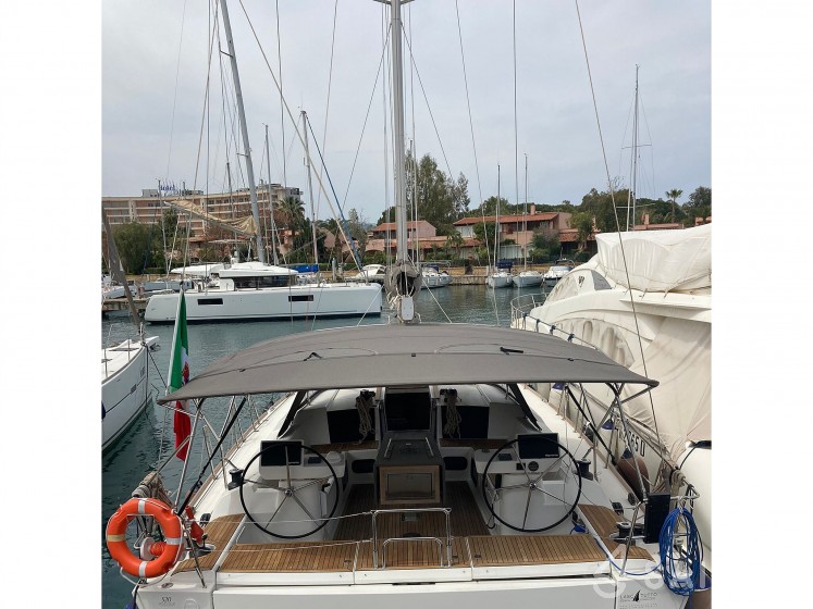 Dufour 520 GL - Yacht Charter Sailica