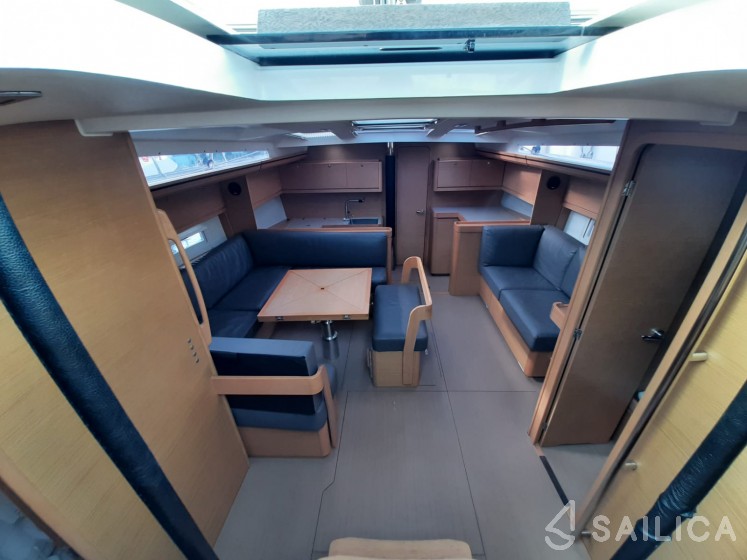 Dufour 520 GL - Yacht Charter Sailica