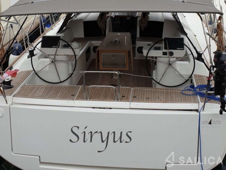 Dufour 520 GL - Yacht Charter Sailica