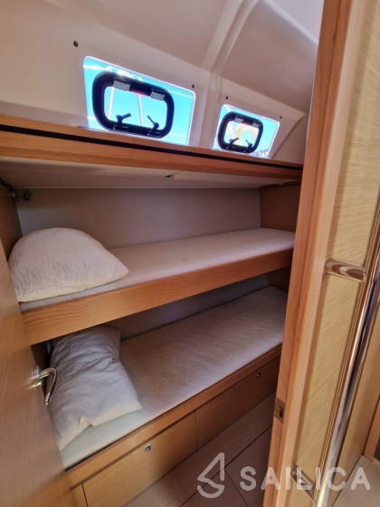 Dufour 520 GL - Yacht Charter Sailica