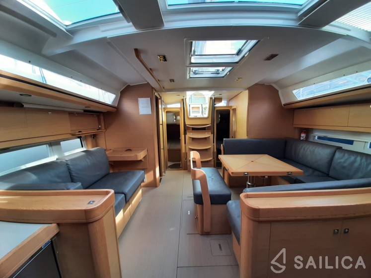Dufour 520 GL - Yacht Charter Sailica