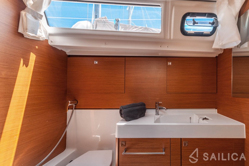 Sun Odyssey 519 - Yacht Charter Sailica