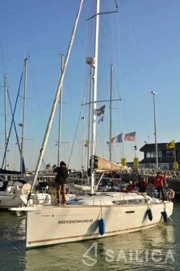 Sun Odyssey 389 - Yacht Charter Sailica