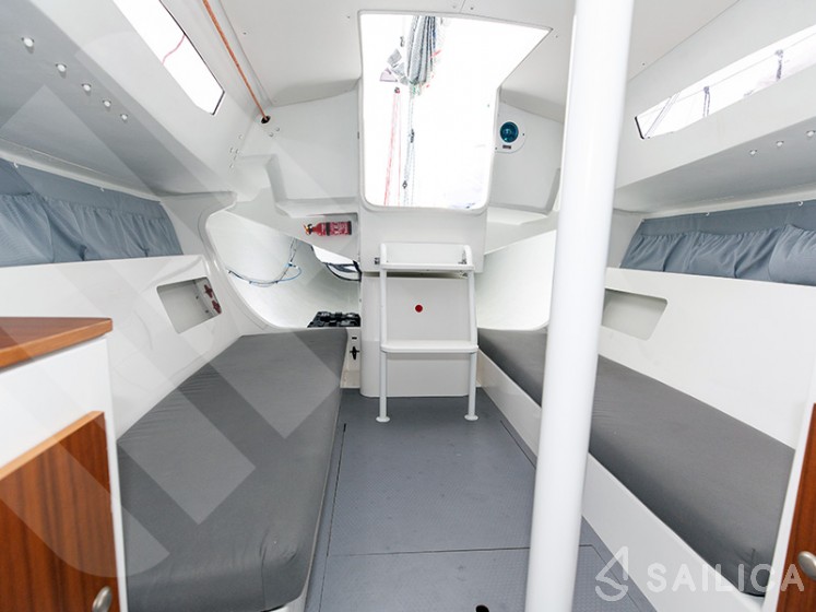 J 88 - Yacht Charter Sailica