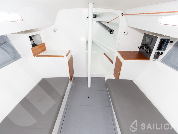 J 88 - Yacht Charter Sailica