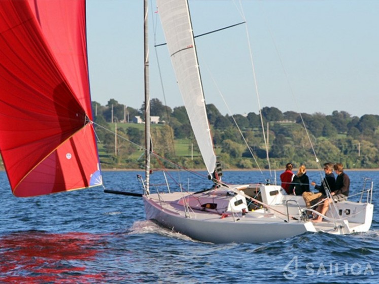 J 88 - Yacht Charter Sailica