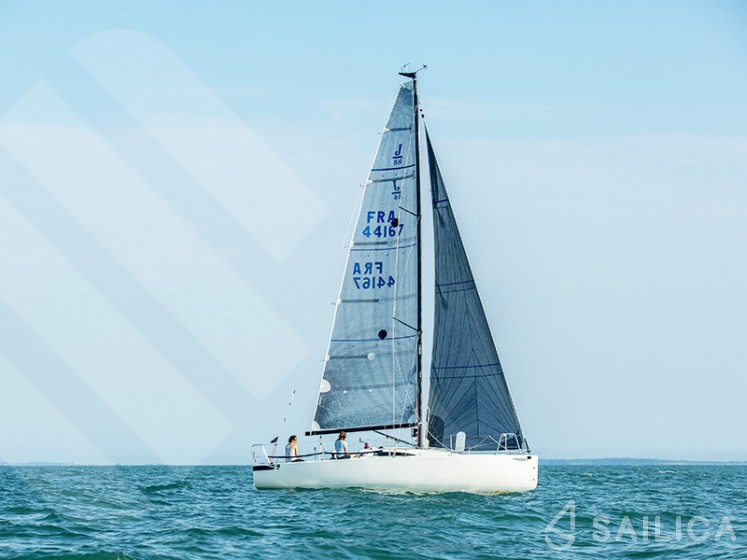 J 88 - Yacht Charter Sailica