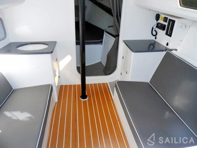 J 88 - Yacht Charter Sailica