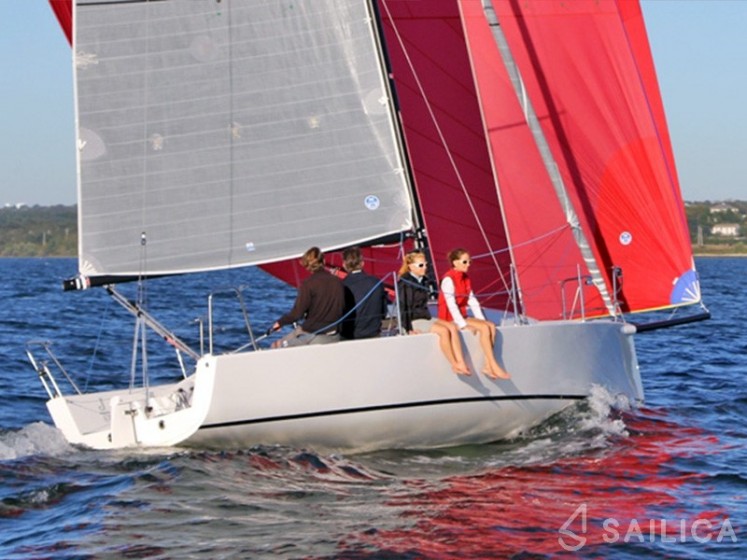 J 88 - Yacht Charter Sailica
