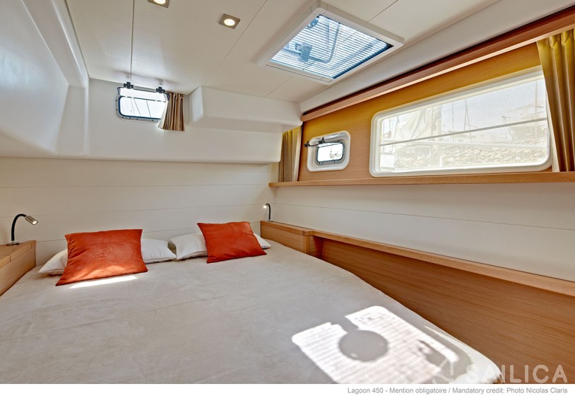Lagoon 450  Flybridge - Yacht Charter Sailica