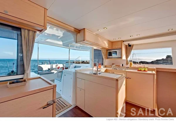 Lagoon 450  Flybridge - Yacht Charter Sailica