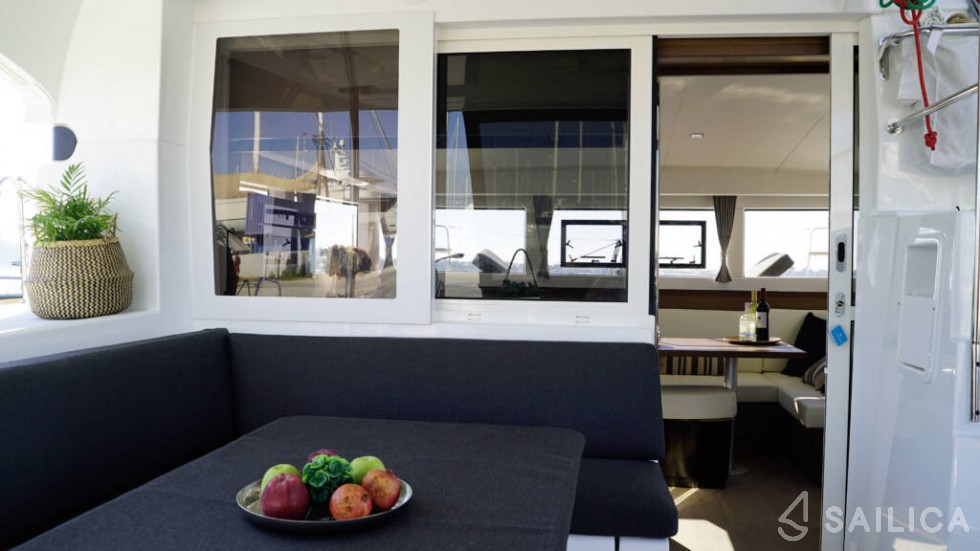 Lagoon 40 - Yacht Charter Sailica