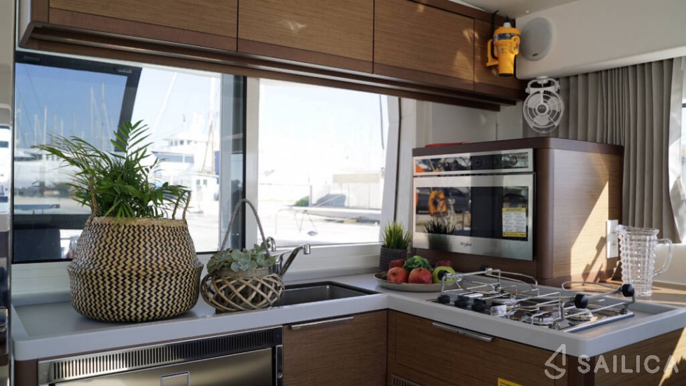 Lagoon 40 - Yacht Charter Sailica