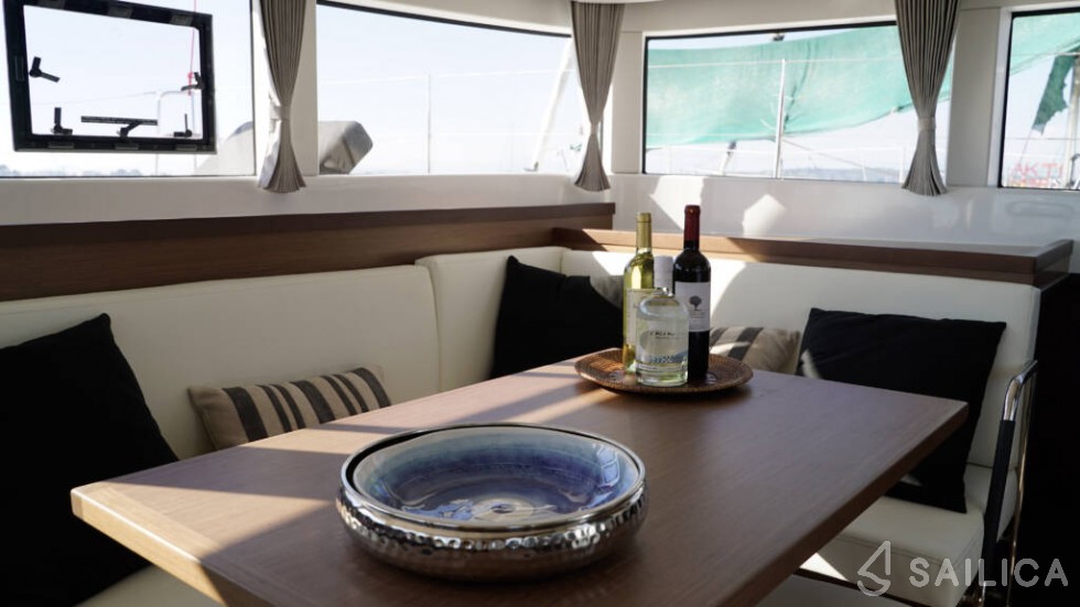 Lagoon 40 - Yacht Charter Sailica