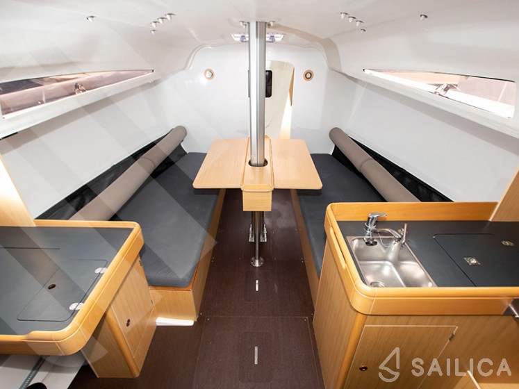 Sun Fast 3200 - Yacht Charter Sailica