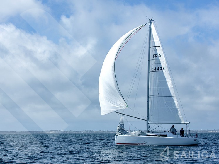 Sun Fast 3200 - Yacht Charter Sailica