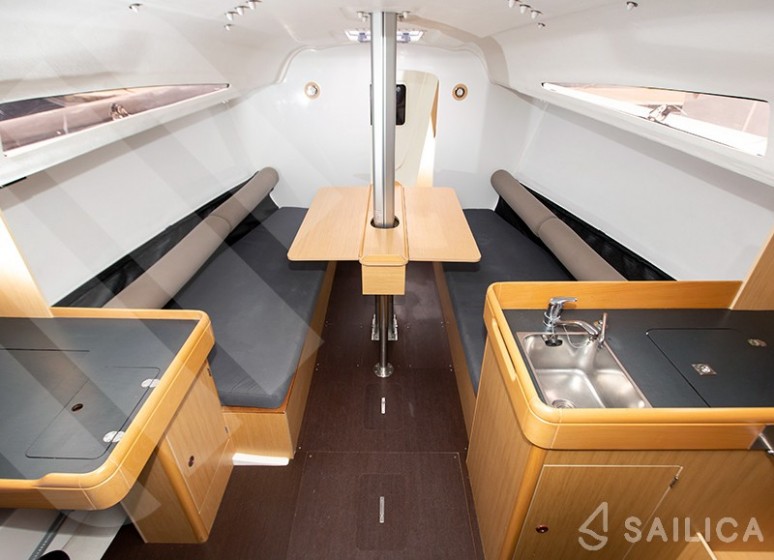 Sun Fast 3200 - Yacht Charter Sailica