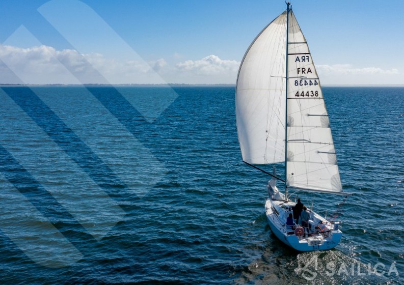 Sun Fast 3200 - Yacht Charter Sailica