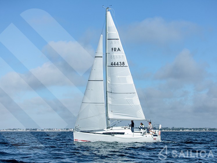 Sun Fast 3200 - Yacht Charter Sailica