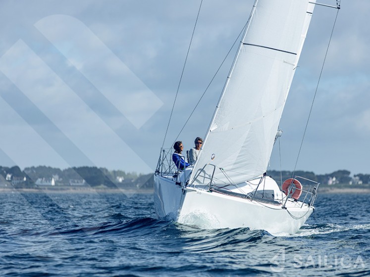 Sun Fast 3200 - Yacht Charter Sailica