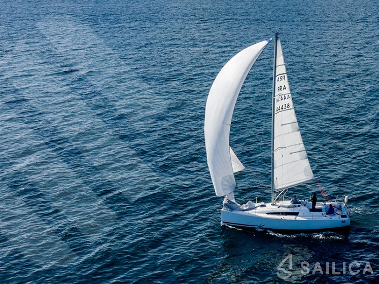 Sun Fast 3200 - Yacht Charter Sailica