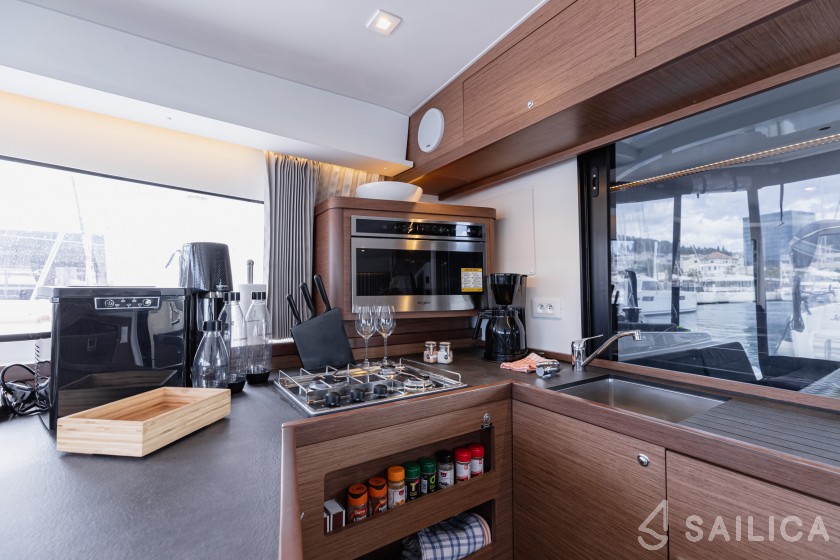 Lagoon 42 - Yacht Charter Sailica