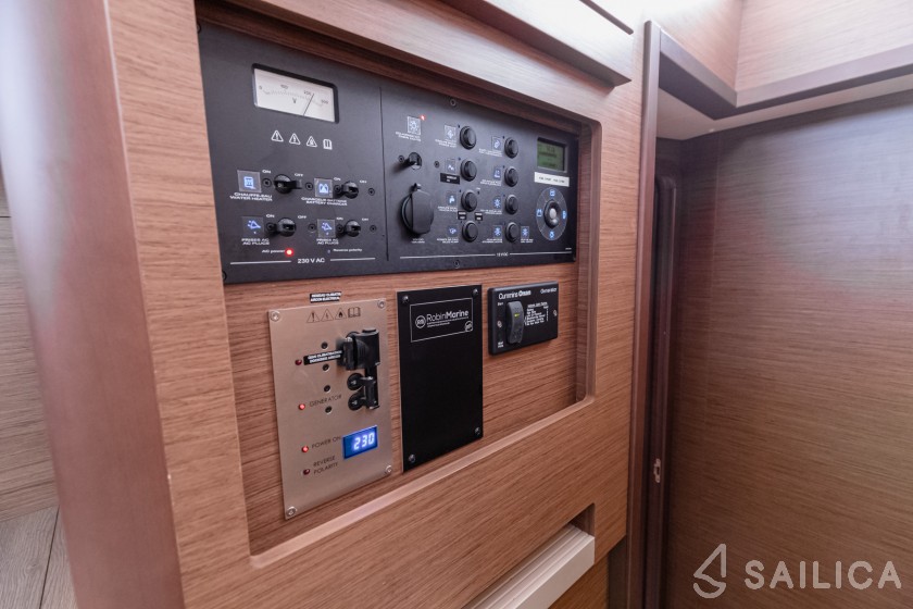 Lagoon 42 - Yacht Charter Sailica