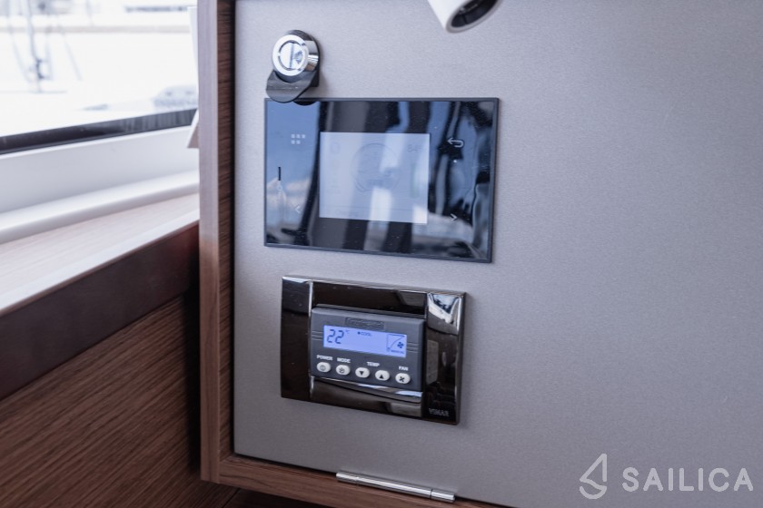 Lagoon 42 - Yacht Charter Sailica