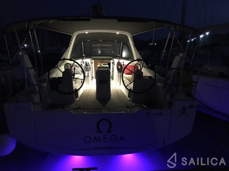 Oceanis 38 - Yacht Charter Sailica