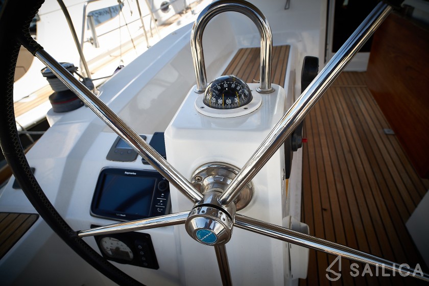 Oceanis 38 - Yacht Charter Sailica