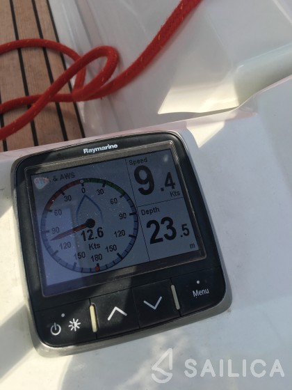 Oceanis 38 - Yacht Charter Sailica