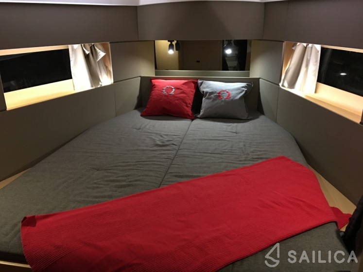 Oceanis 38 - Yacht Charter Sailica