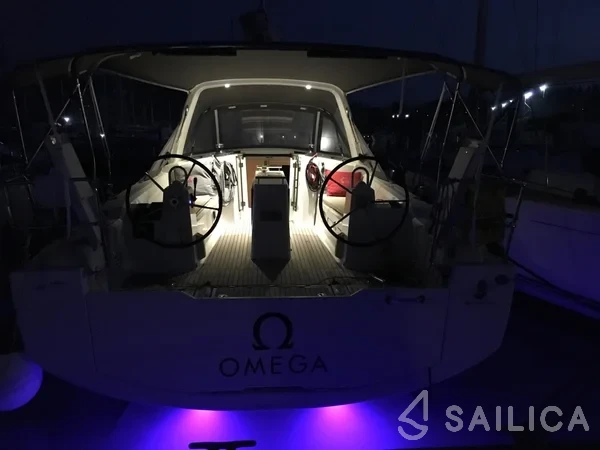 Oceanis 38 - Yacht Charter Sailica