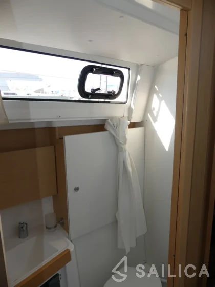 Oceanis 38 - Yacht Charter Sailica