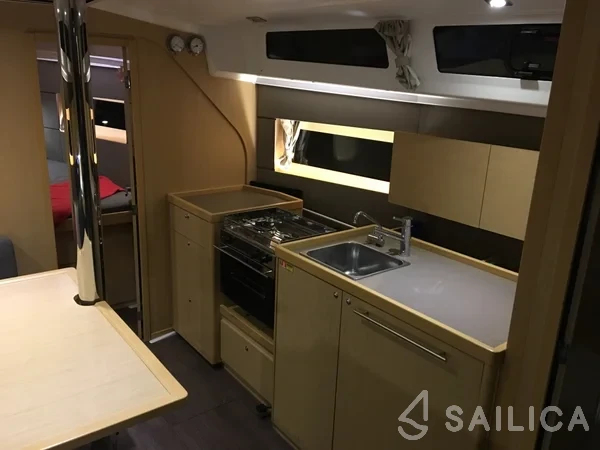 Oceanis 38 - Yacht Charter Sailica
