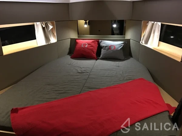Oceanis 38 - Yacht Charter Sailica