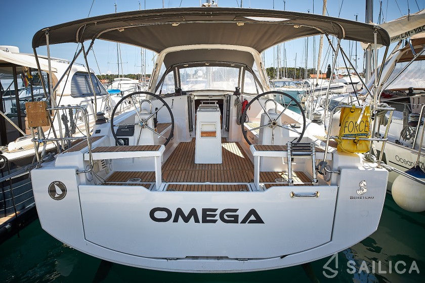 Oceanis 38 - Yacht Charter Sailica