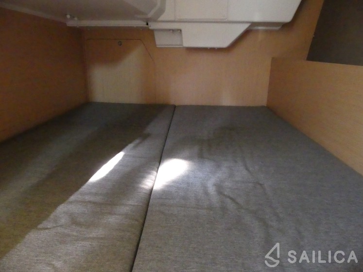 Oceanis 38 - Yacht Charter Sailica