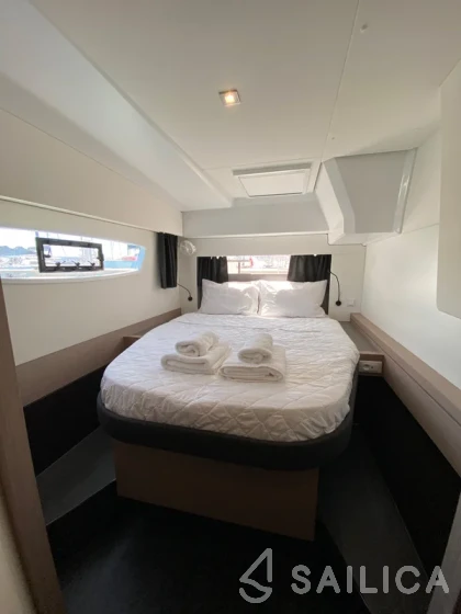 Astréa 42 - Yacht Charter Sailica