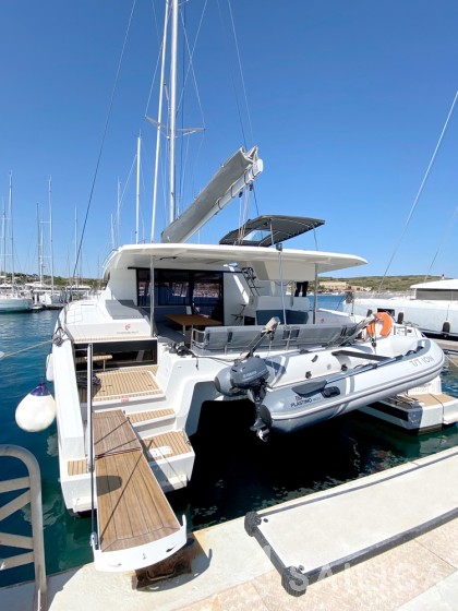 Astréa 42 - Yacht Charter Sailica
