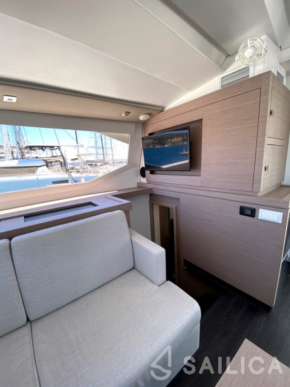 Astréa 42 - Yacht Charter Sailica