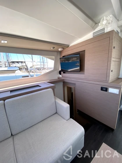 Astréa 42 - Yacht Charter Sailica