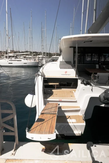 Astréa 42 - Yacht Charter Sailica