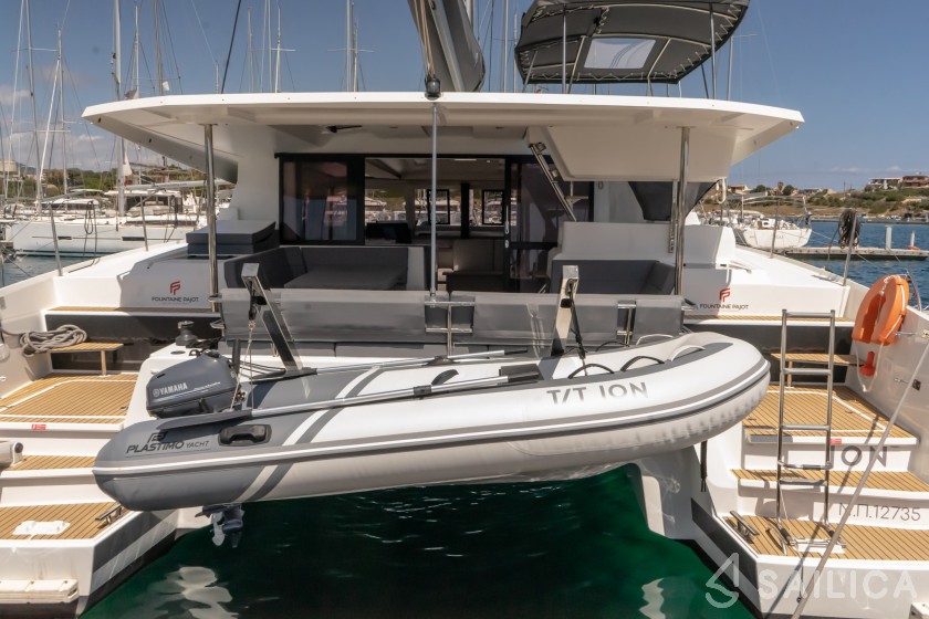 Astréa 42 - Yacht Charter Sailica